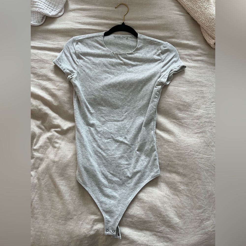 Abercrombie and Fitch light grey t shirt bodysuit